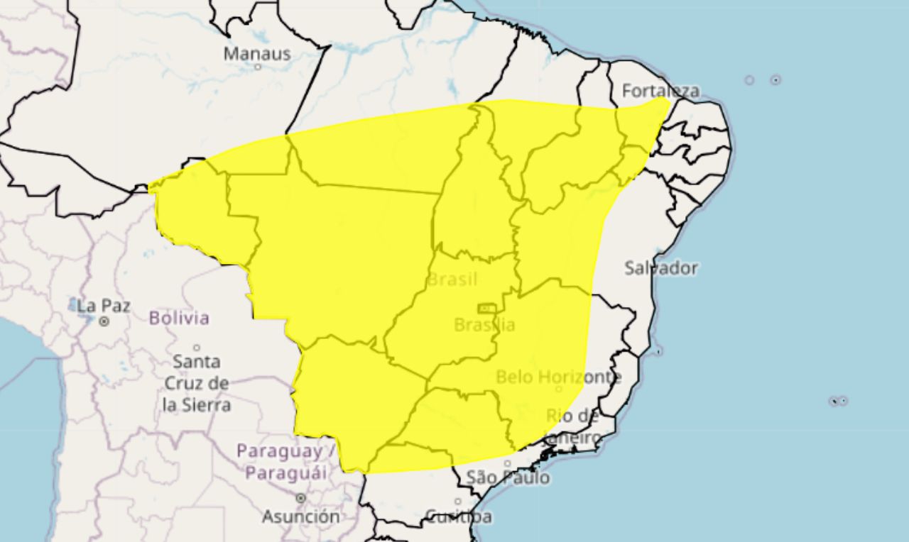 Mapa de alerta amarelo para baixa umidade reletiva do ar  que predomina grande parte das regiões brasileiras